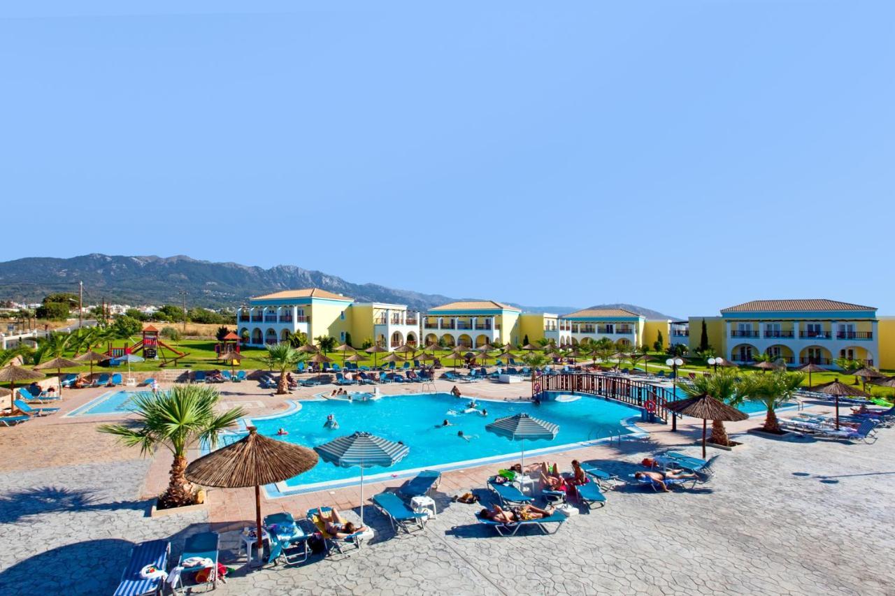 Corali Hotel Tigkaki  Exterior photo